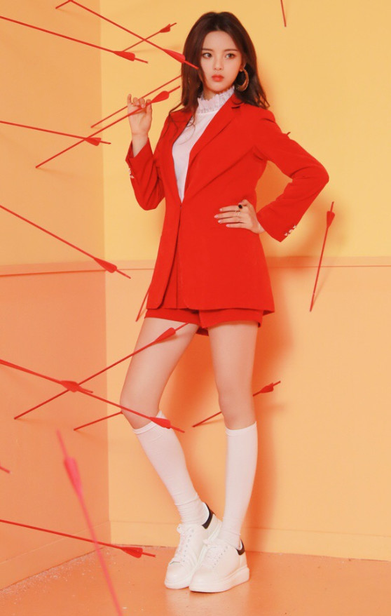 杨超越篮球袜,杨超越李圣经