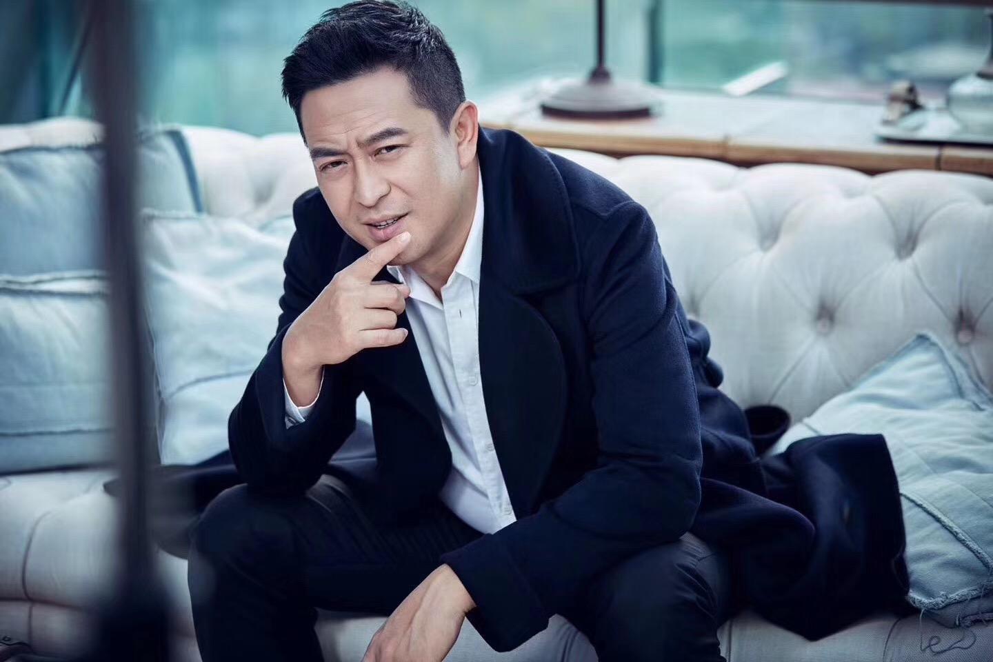 陈道明说他条件不好，前妻说他是凤凰男，张嘉译到底是个怎样的人