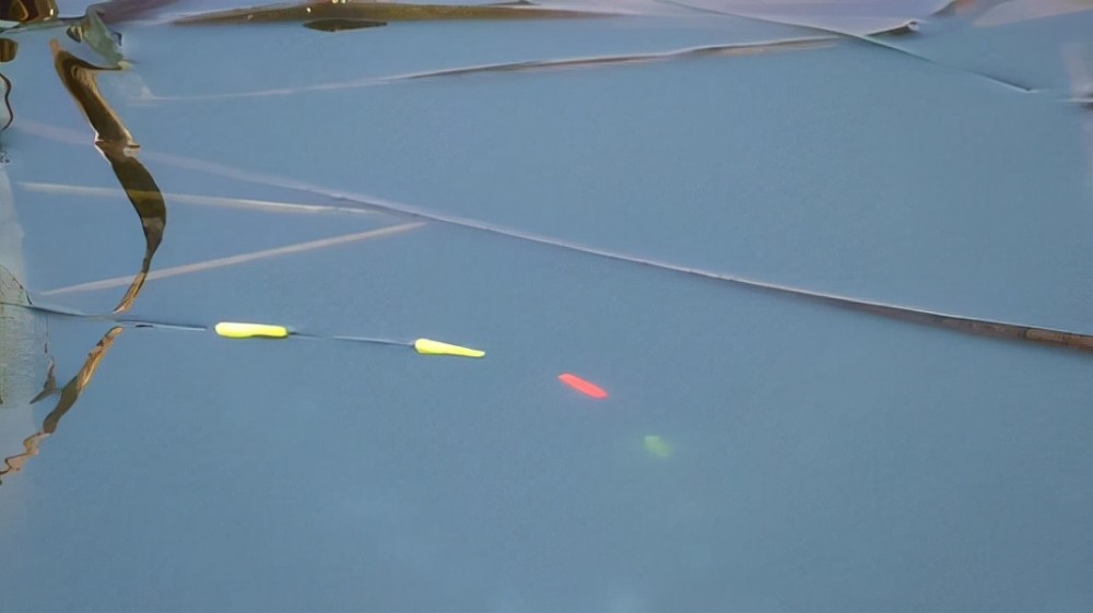 天气转凉钓鱼应该钓深还是钓浅,野钓选什么样强度的竿