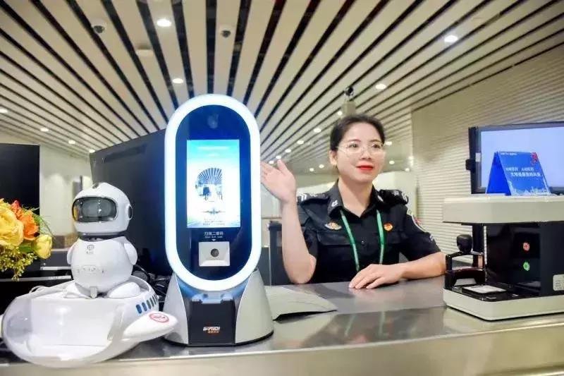 忘带身份证用护照可以坐飞机吗,身份证过期可以坐飞机吗白云机场