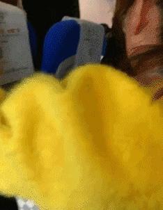 搞笑gif开心一刻我受了太多的委屈,开心一刻搞笑gif图