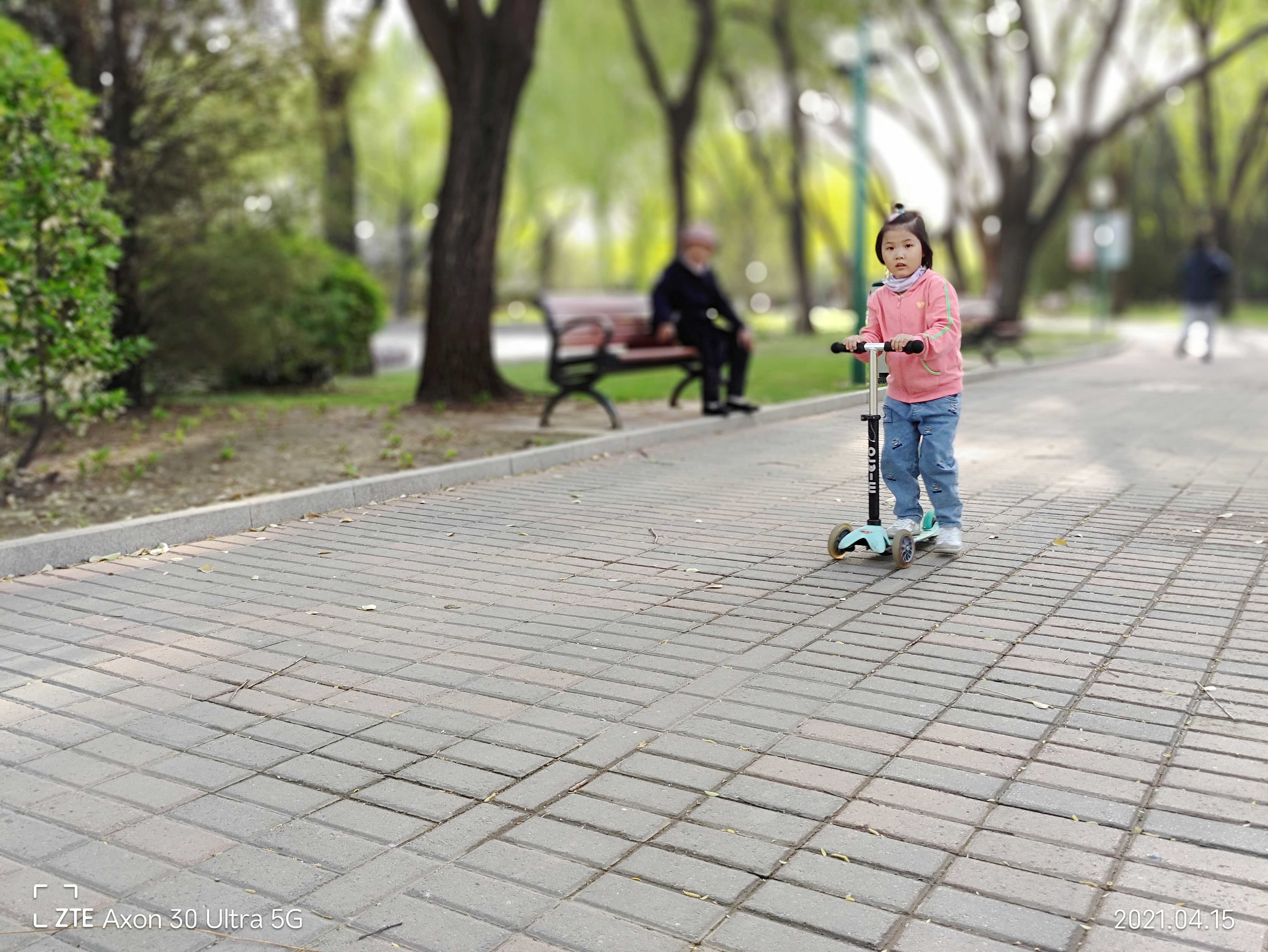 中兴axon30ultra评测屏下摄像头,中兴axon30ultra三千新机能入手吗