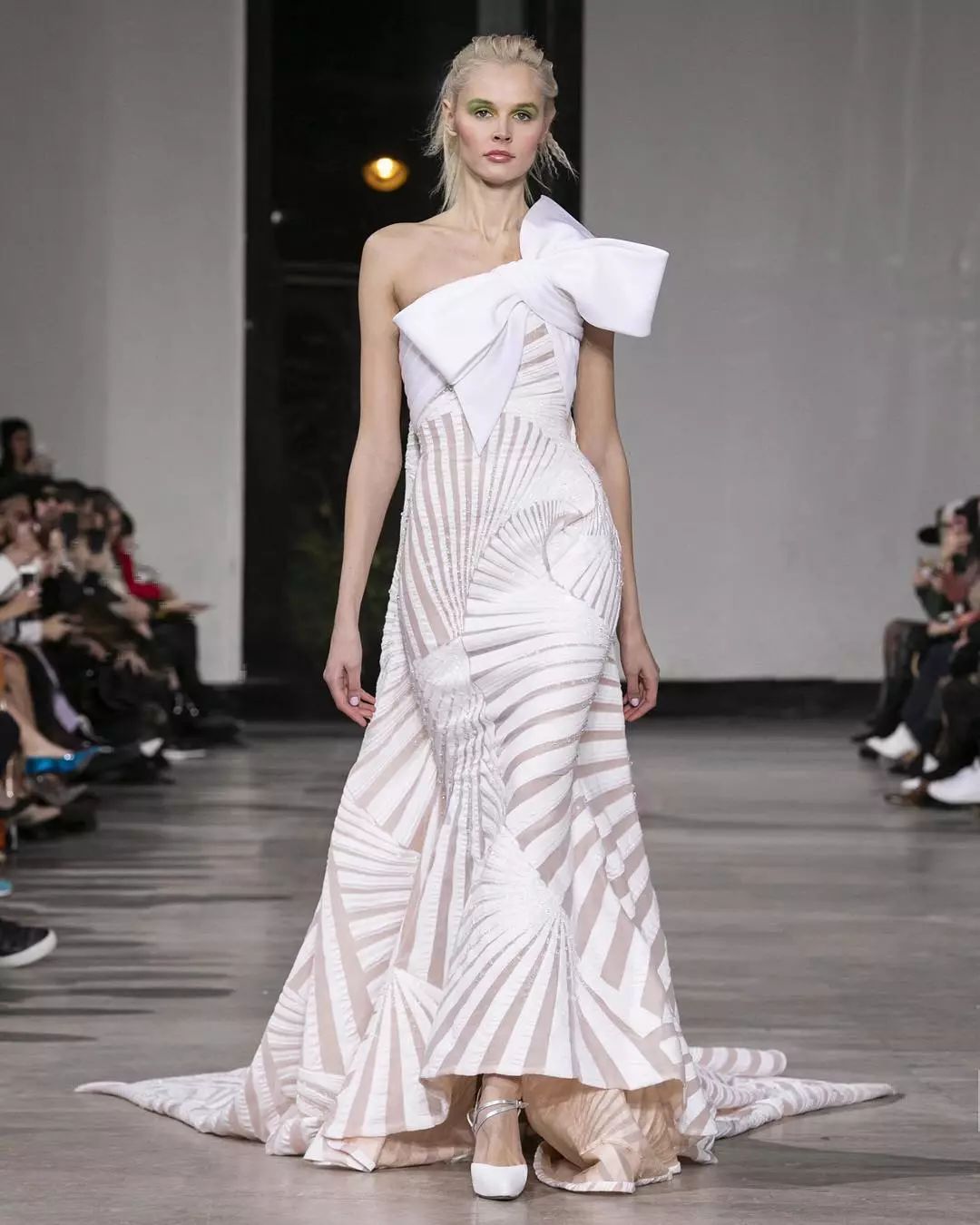 减龄蝴蝶结搭配,蝴蝶结怎么穿才好看慢动作