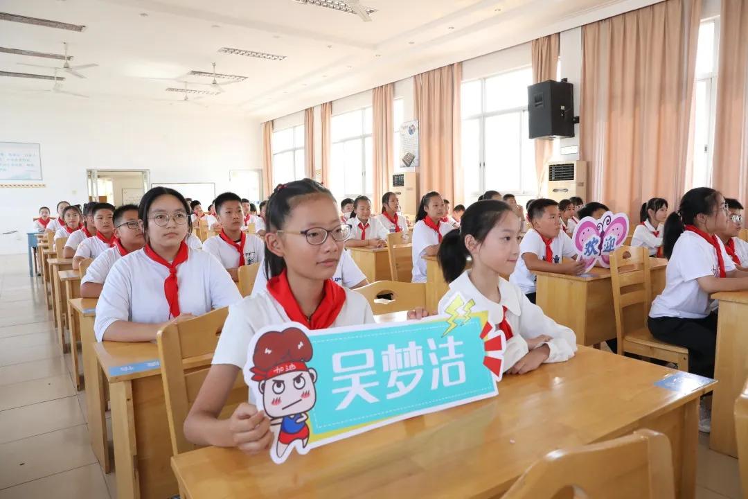 川港小学吴梦洁,川港小学吴梦洁回母校