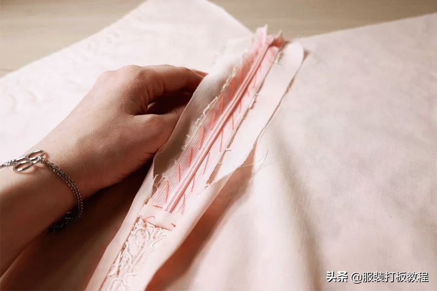 蕾丝连衣裙制作工艺,挂里子蕾丝连衣裙的缝制