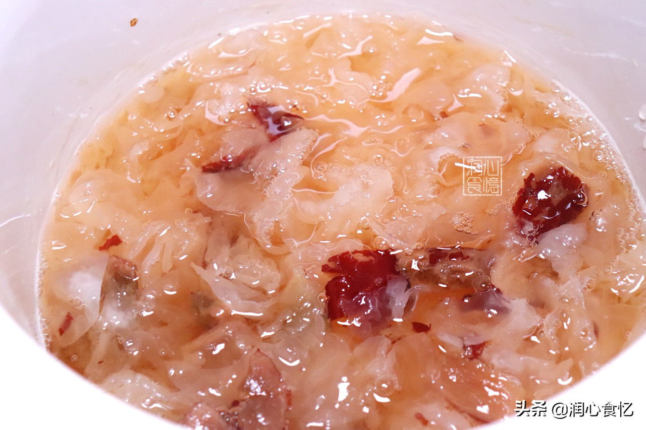 银耳汤怎么能熬出胶质,煮银耳一直不出胶是怎么回事