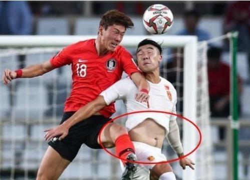 国足腹肌和其他运动员对比,国足前后身材对比