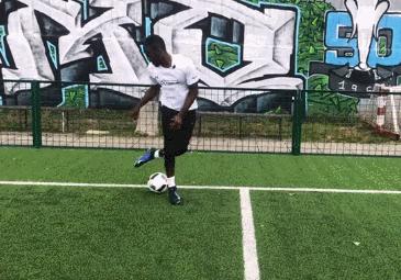 十大足球技巧过人动作,30秒掌握10种足球基本功