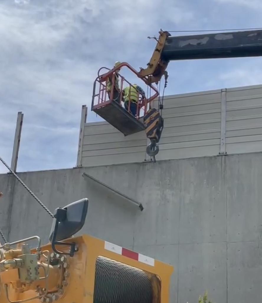 火车铁轨噪音装隔音窗,火车经过太吵隔音板真的隔音吗