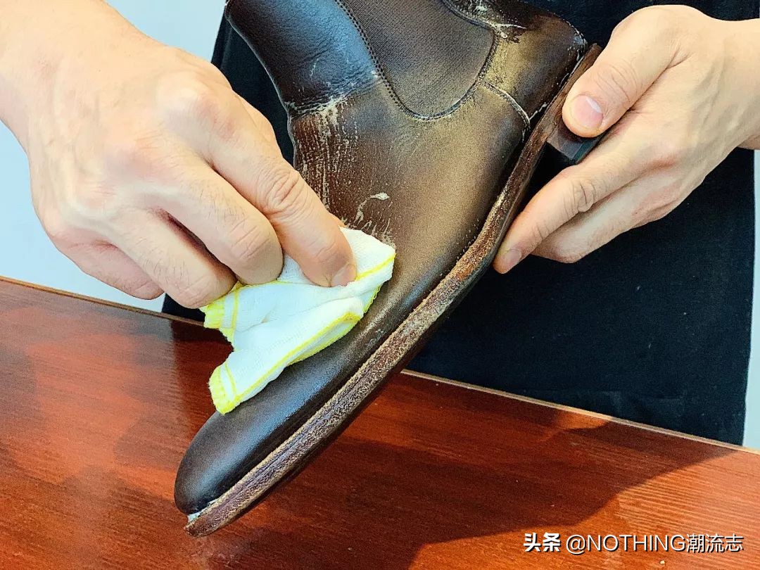 真皮皮鞋龟裂保养小窍门,绒面皮鞋湿了怎么清理