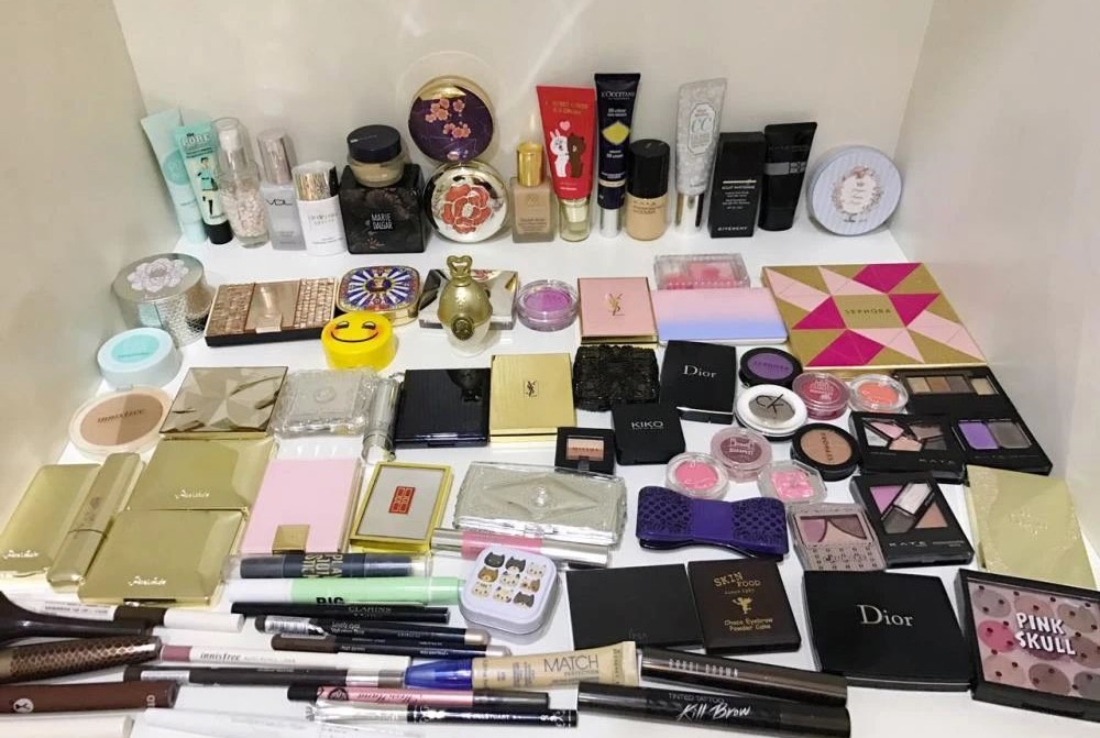 化妆品收纳技巧：学会这4个超强收纳术，化妆品再多也不用断舍离