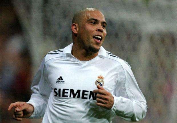 大罗错失单刀,大罗被犯规过人