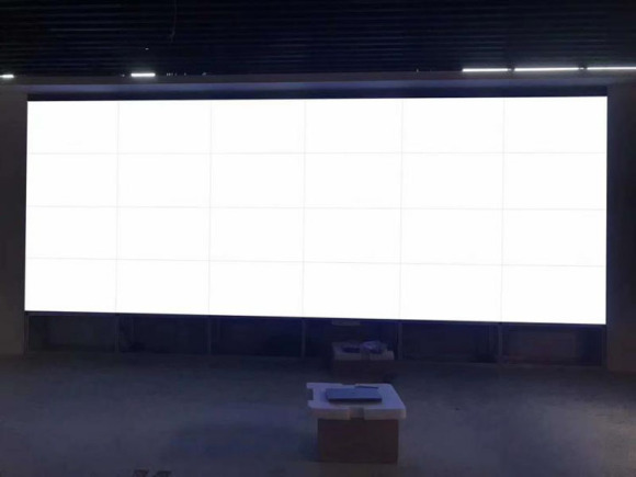 龙岩领受18X23激光无色差拼接屏安置如何？