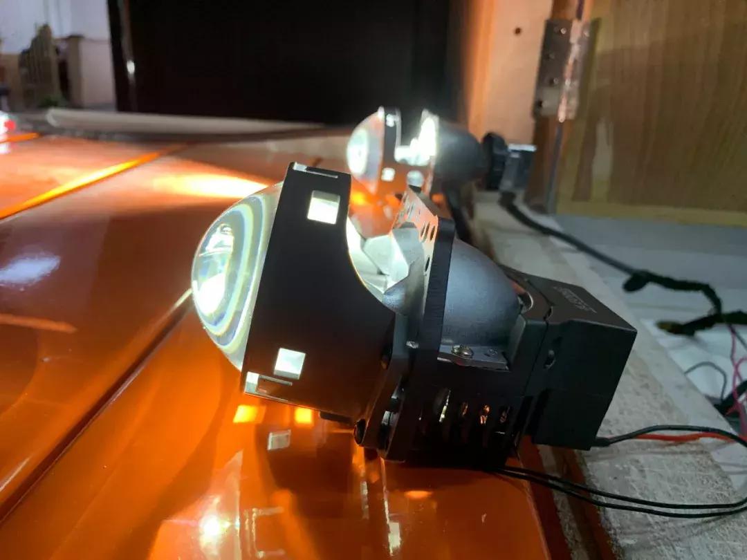 大灯改装灯光秀,桑塔纳大灯改装夜晚效果