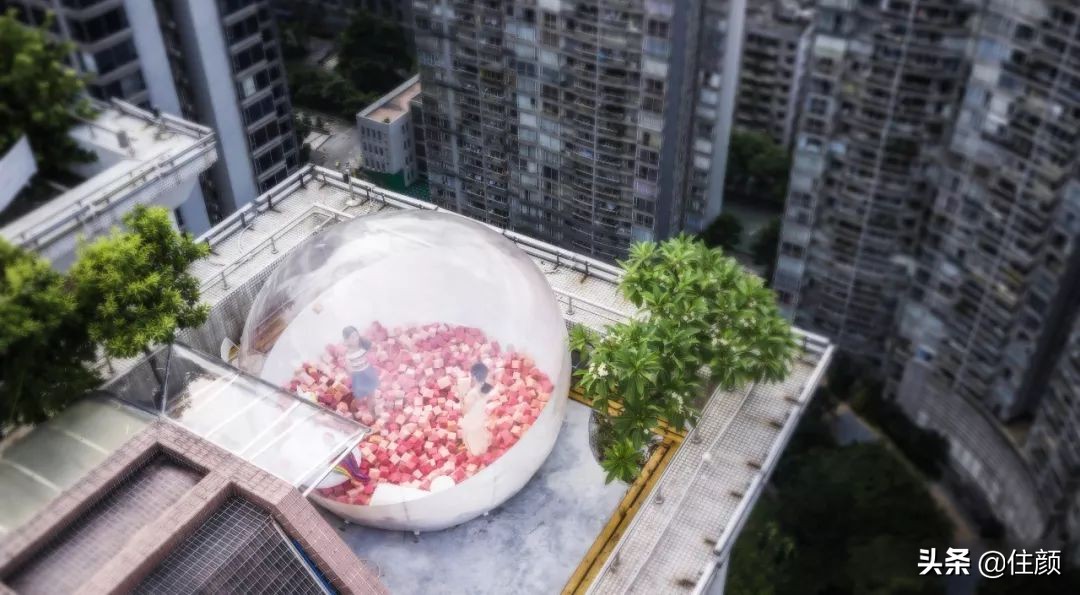全屋贯穿10米滑梯，天台泡泡屋俯瞰CBD夜景，这个33楼的家够野