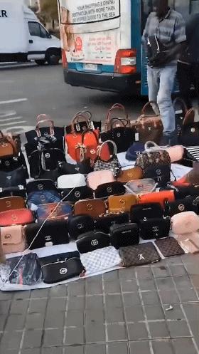 假鞋贩子隔空给黑人兄弟送补给,全球开启“地摊经济”模式