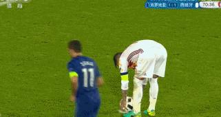 当c罗看到梅西惊人表现,对c罗和梅西的截然不同评价