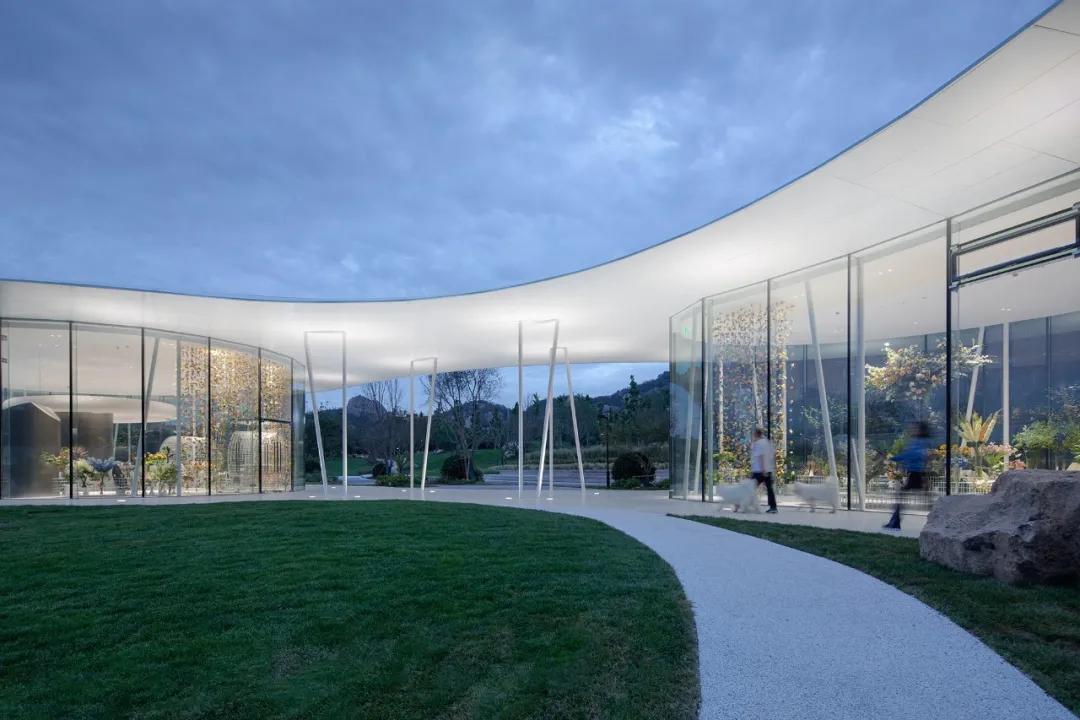 消隐在自然山水之中的四季花房——青岛万科·四季草堂