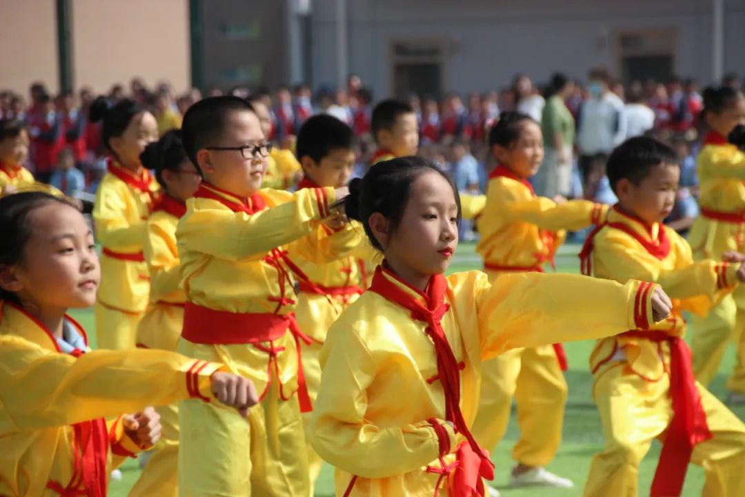 建*党**百年喜迎国庆——西安经开第二小学队列队形广播*比操**赛