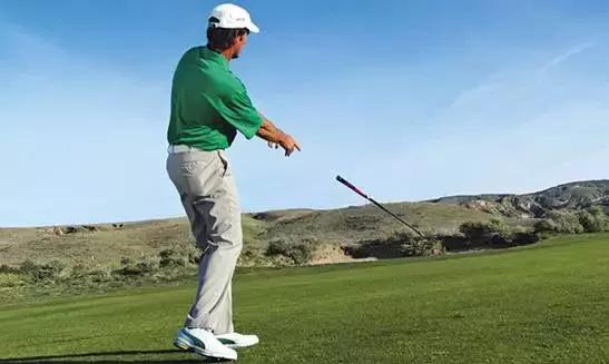 让小球缓慢下降,让小球顺利滚下来