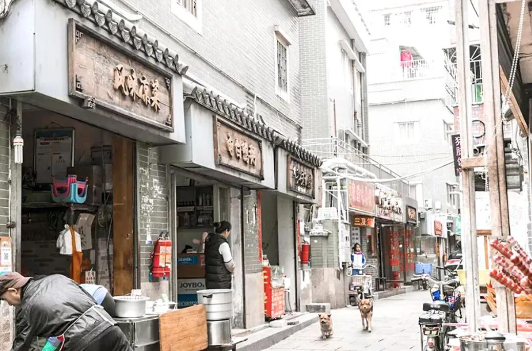 深圳花了17个月，“赶走了”居住在千年古城里的30000人