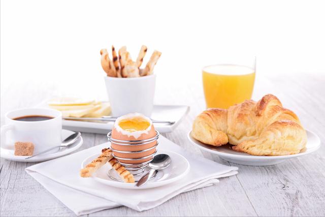 鸡蛋牛奶豆浆哪个营养价值更高,油条配牛奶还是豆浆好