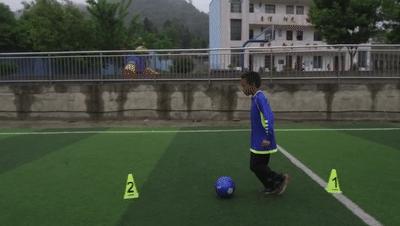 老师去山区支教最后留在山区,老师到边远支教