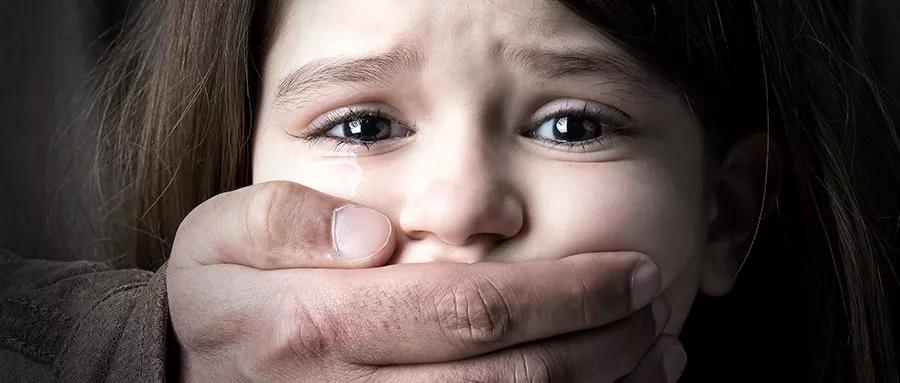 王振华猥亵女童案最新后续引热议，我却被法庭上这一幕恶心到了