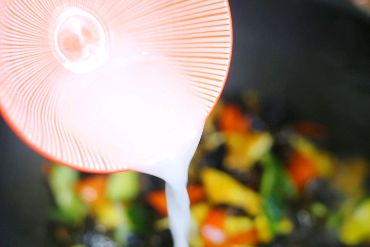 黄瓜胡萝卜木耳炒鸡蛋虾仁做法,木耳黄瓜炒鸡蛋做法减脂