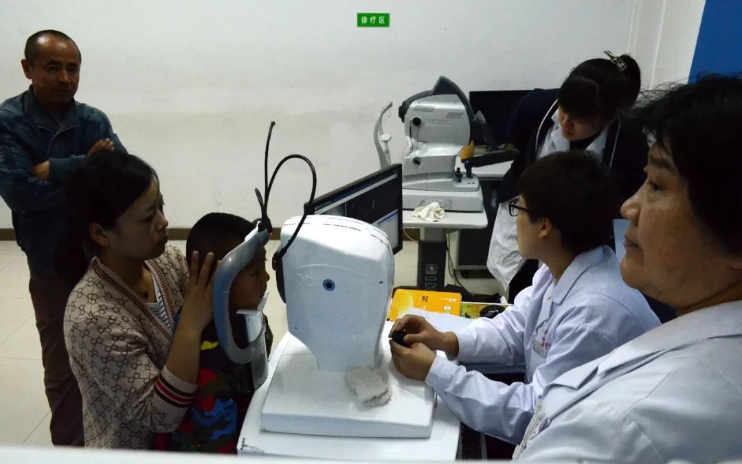 生石灰不慎进入眼睛怎样处理,生石灰不慎入眼现场处理方法