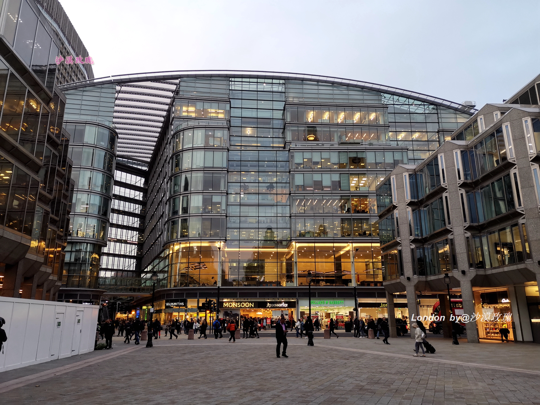 英国伦敦西区一个著名公园,这里是伦敦用英语怎么读