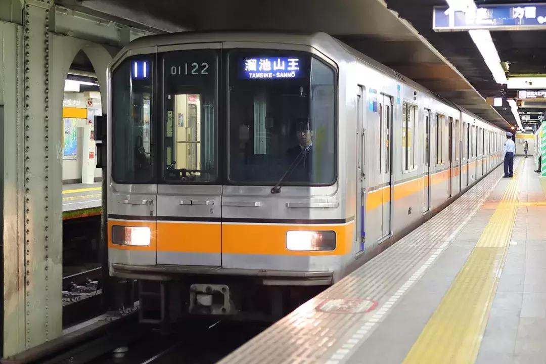 退役地铁被做成自动售货机，在日本就连地铁也要“老年再就业”