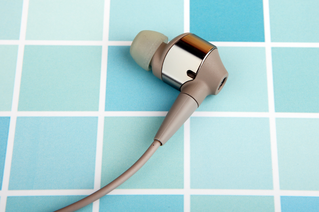 索尼zx300a与xz2,索尼wi-1000x二代测评