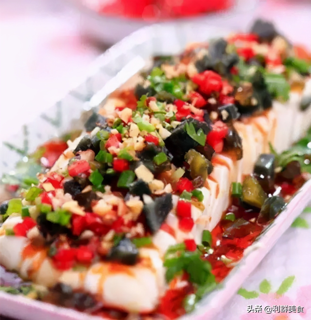 健康美味、麻辣鲜香的凉拌松花蛋内酯豆腐，你喜欢吃吗？