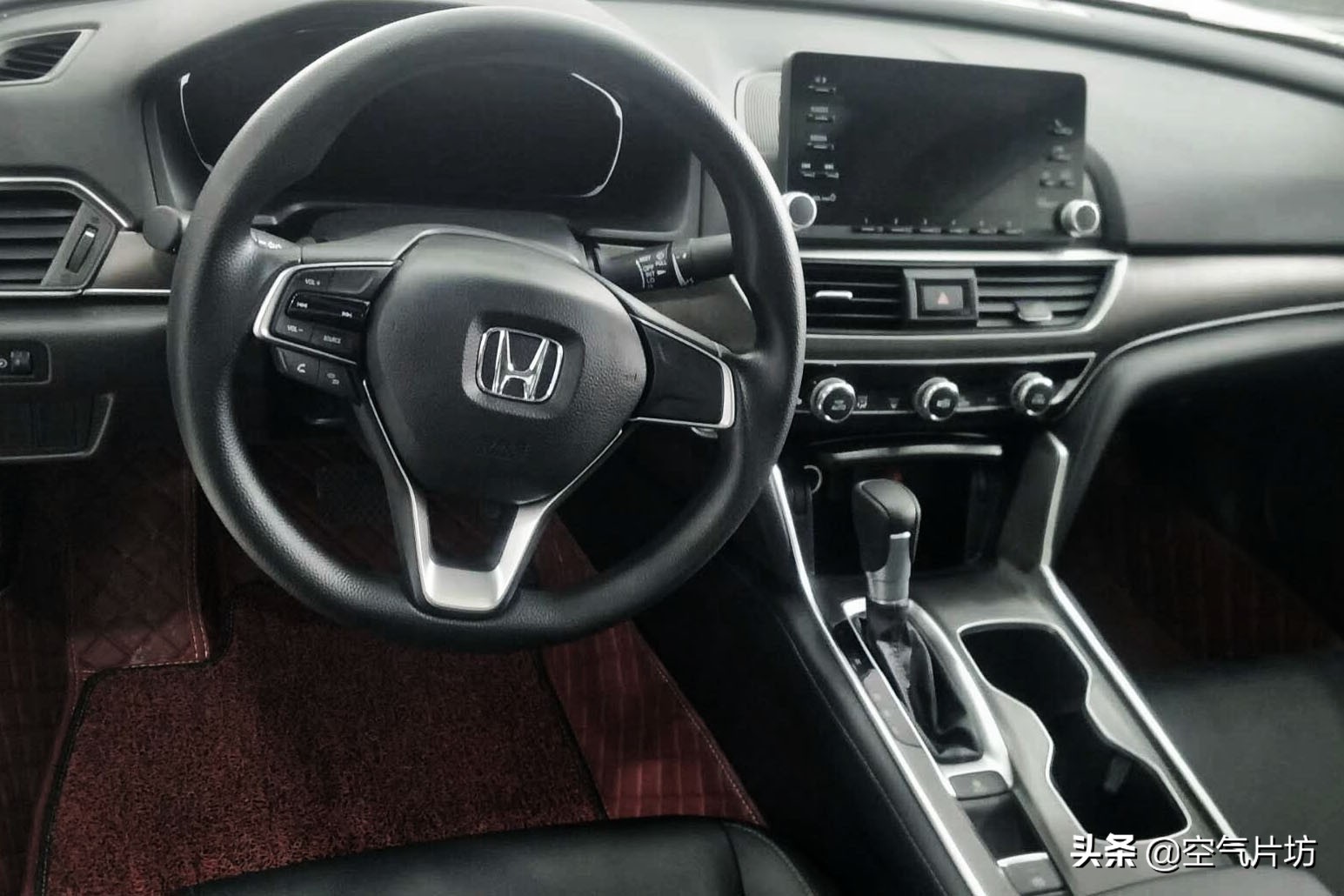 二手本田雅阁怎么选?保值率超高的二手车让你开几年不亏多少钱