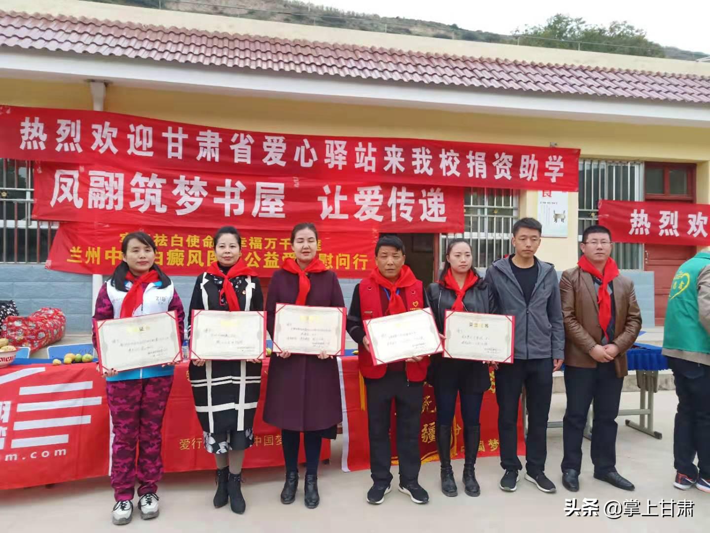 白癜风爱心公益报道,兰州中研医院成人白癜风