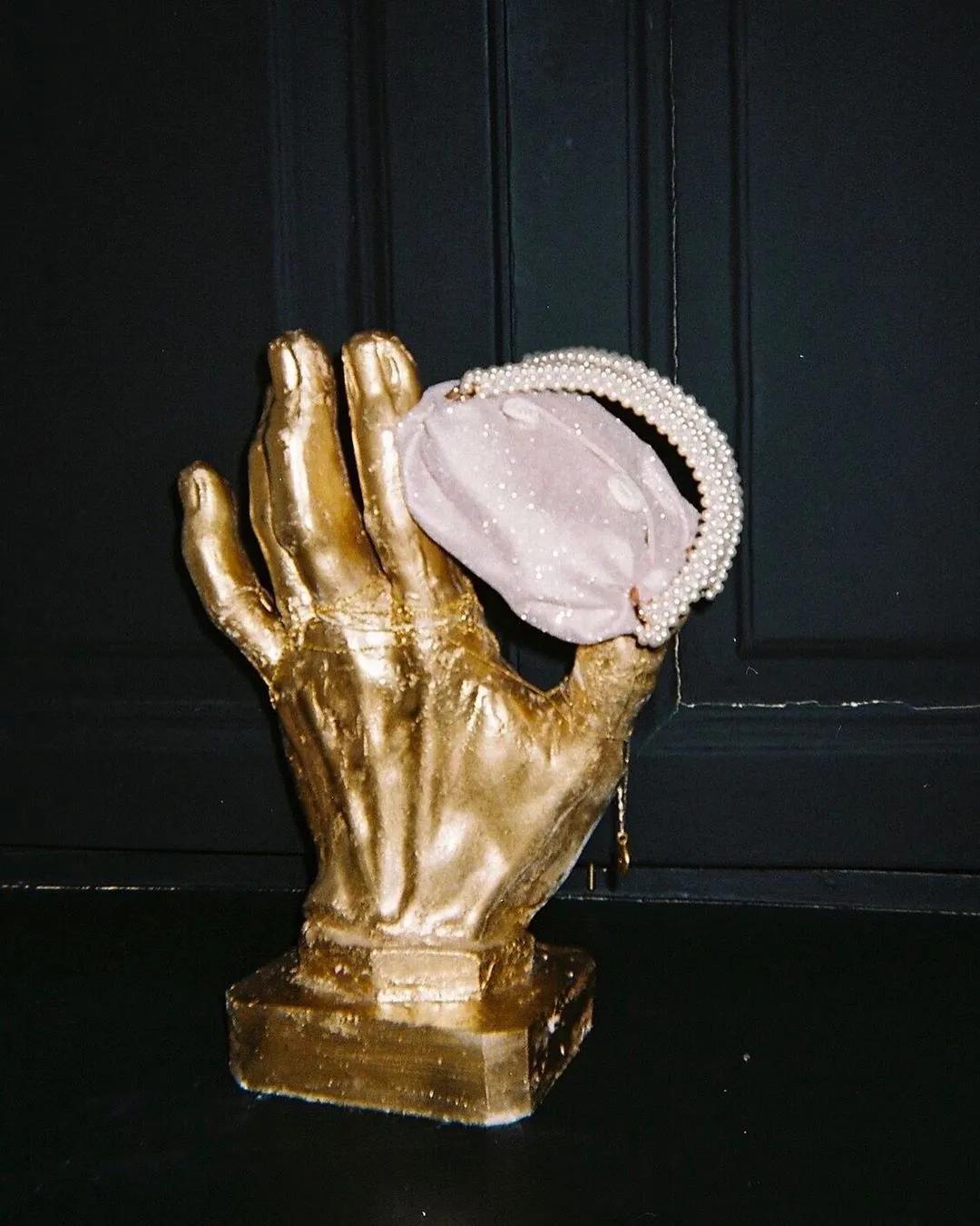 钟楚曦的包包里有什么,钟楚曦杨采钰宋妍霏