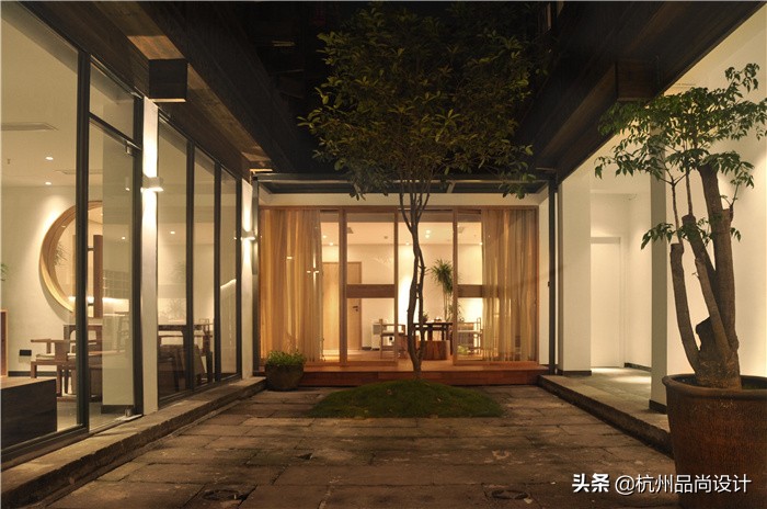 当老房子遇见午后的阳光,当老宅遇见春天