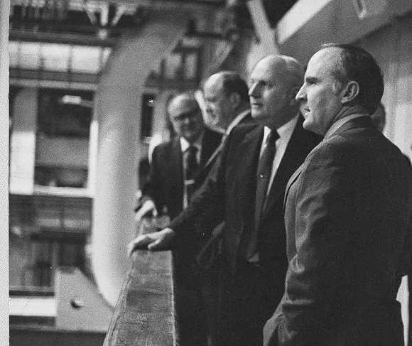 记得在我的墓碑上写“人民的杰克”