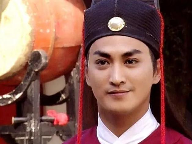 搬尸工逆袭身价过亿，61岁何家劲为初恋守身不婚，路边喝5元糖水