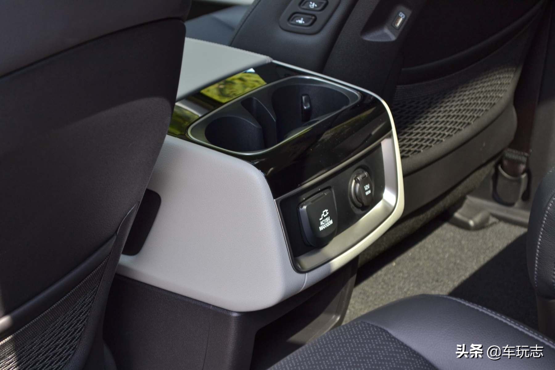 2023款起亚嘉华亮相,起亚嘉华国产mpv2020款高顶