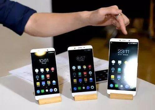 为什么手机用几年就卡的不行了,为什么智能手机用三年就卡了