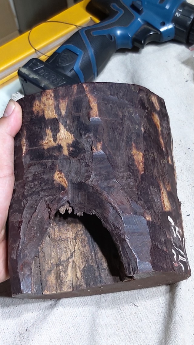 小叶紫檀瘤疤手串为什么容易开裂,小叶紫檀手串开裂怎么修复