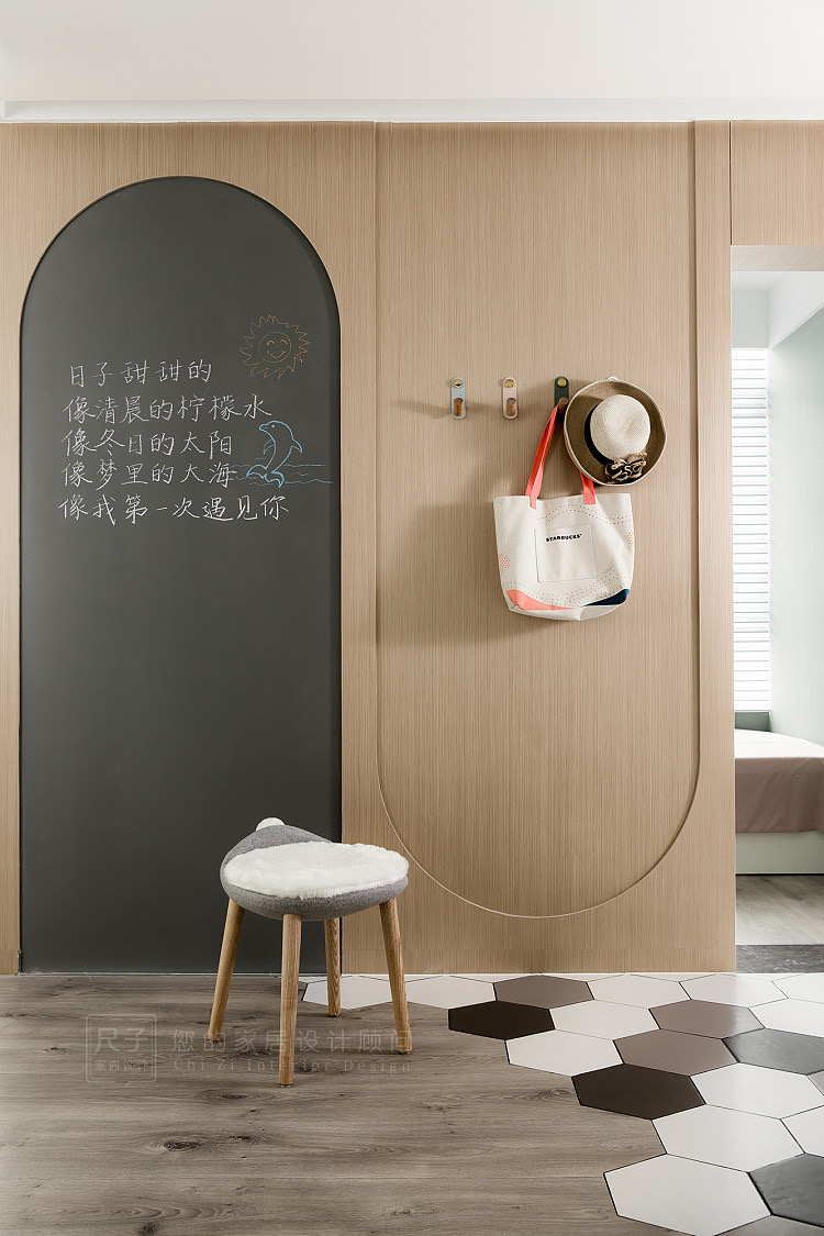 没有沙发墙的房子怎么设计好看,省钱设计房屋