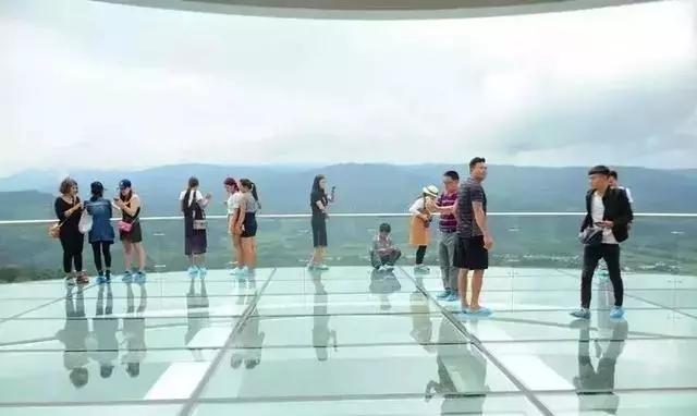 昆明玻璃栈道有哪些,昆明景点之玻璃栈道