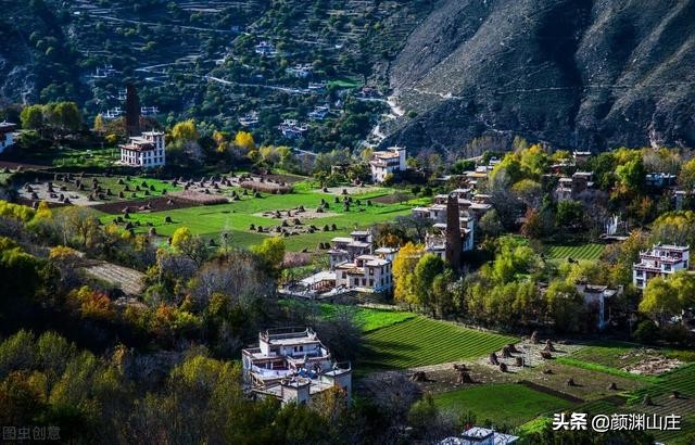 关于四川名胜古迹的五副对联,四川的名胜景点的对联赏析