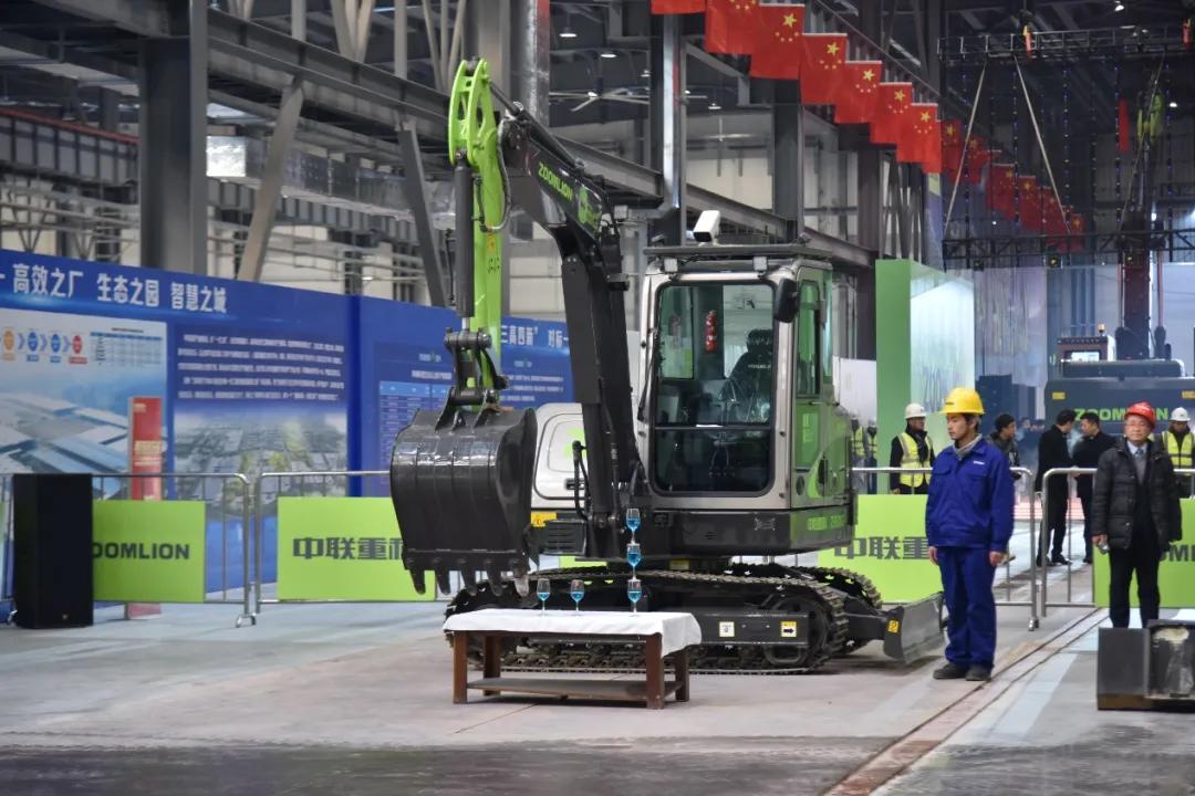 中联重科300亿级挖掘机,挖掘机价格中联重科