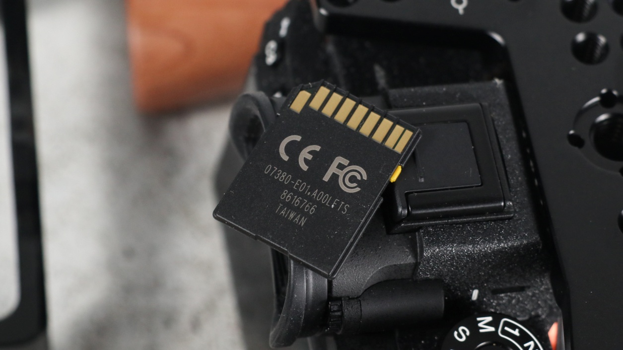 金士顿sd卡256g图片,金士顿sd卡512gbu3评测