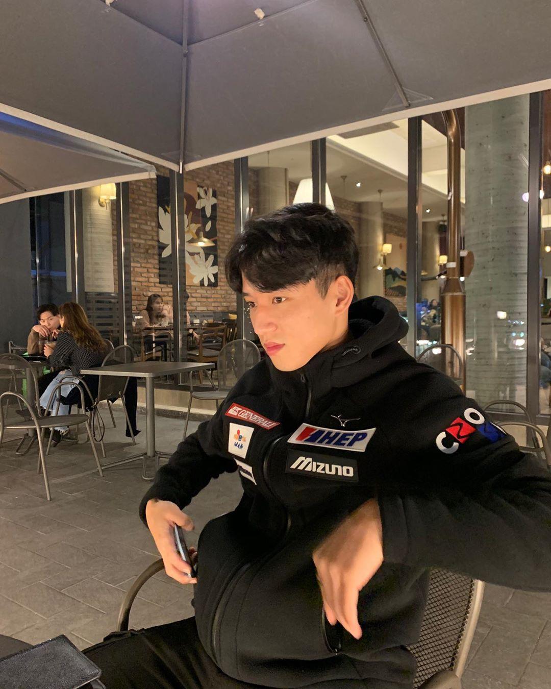 这个足球天才帅到犯规,靠奶狗颜爆红ins,宽肩窄臀颜值不输爱豆