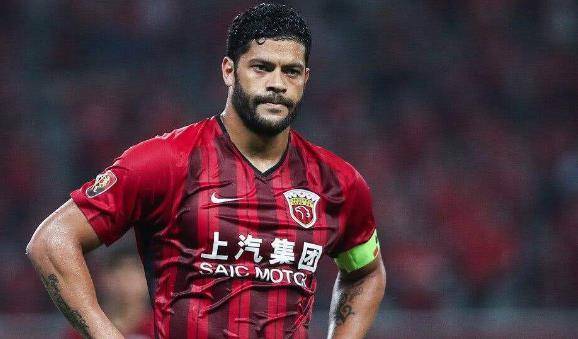 离队第一人？上港核心被西甲球队看中，转会条件却让球迷无法接受